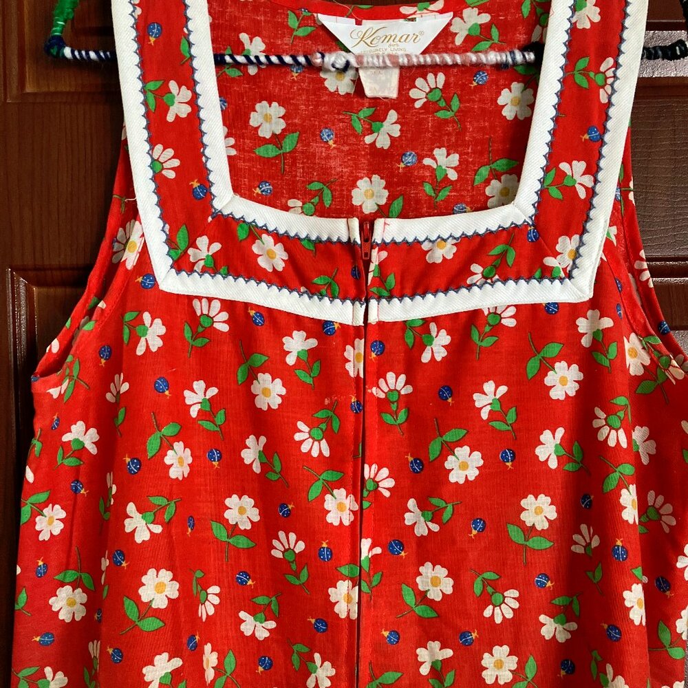 Zipper front with pockets red white floral pattern sleeveless VTG house dress